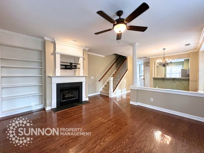 Foto del edificio - End-unit Townhome in Heart of South Park