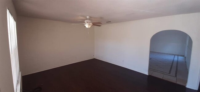 Building Photo - 5342 Burbank Dr