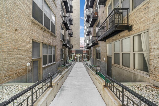 Foto del edificio - 1500 W Monroe St