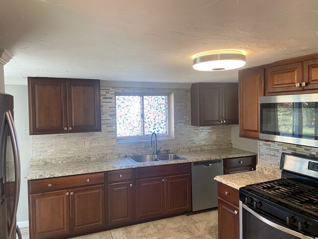 Building Photo - 32700 Pettibone Rd