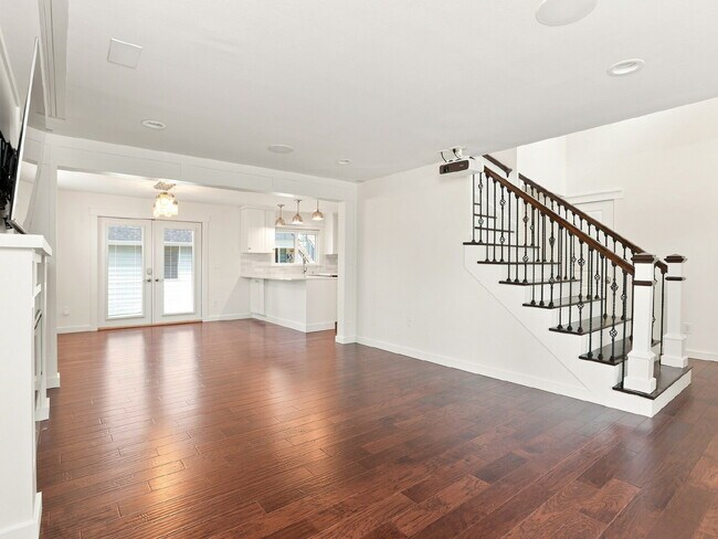 Foto del edificio - 4 Bedroom PLUS Above Garage Bonus Room in Bothell! Air Conditioned!