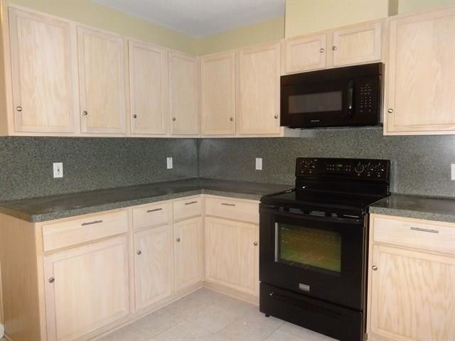 Building Photo - 3401 Stratford Ln