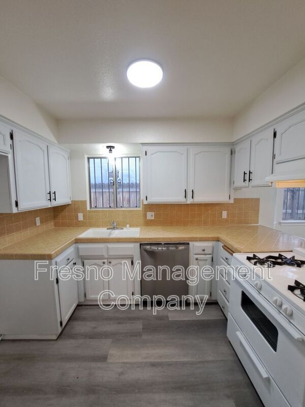 Building Photo - 4313 W Princeton Ave