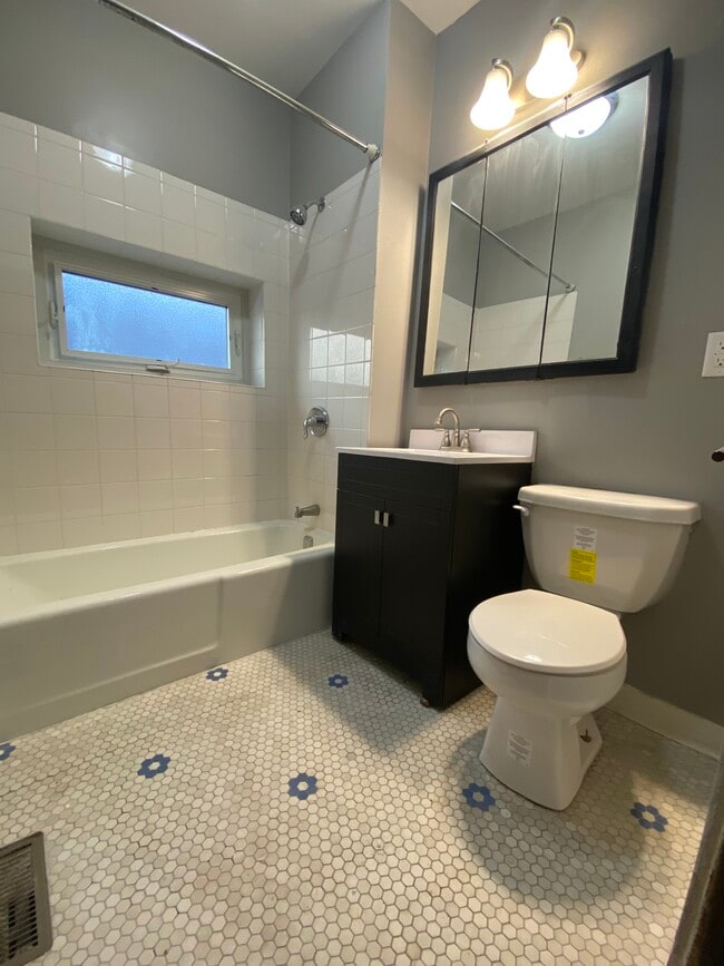 Updated bathroom - 1925 W Armitage Ave Apartments