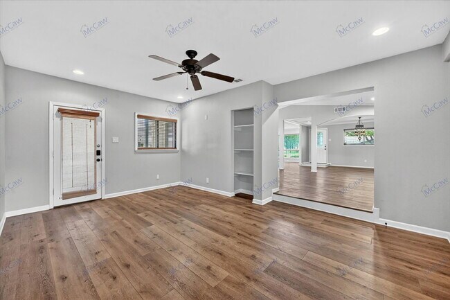 Foto del edificio - 3827 Clubway Ln