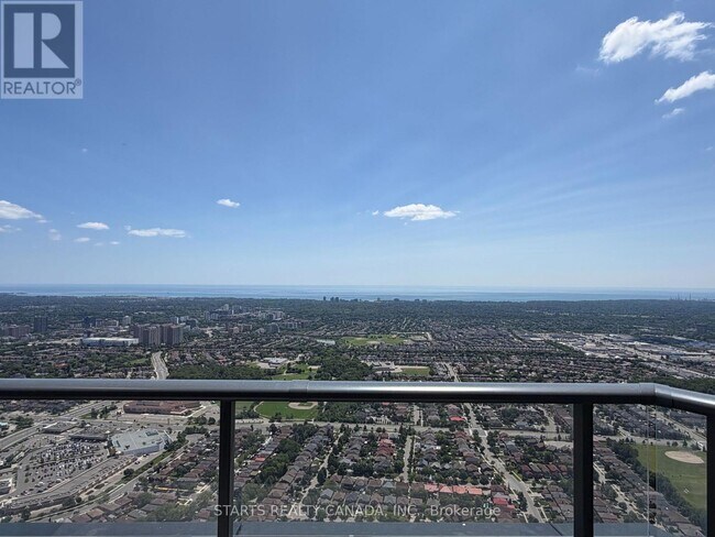 Photo du bâtiment - 448 Burnhamthorpe Rd W