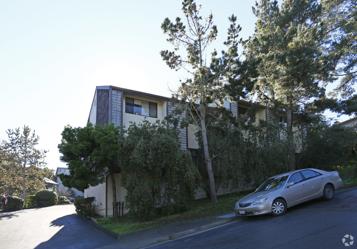 Foto del edificio - Huckleberry Hill Townhouses