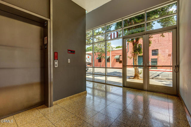 Foto del edificio - 111 S De Lacey Ave