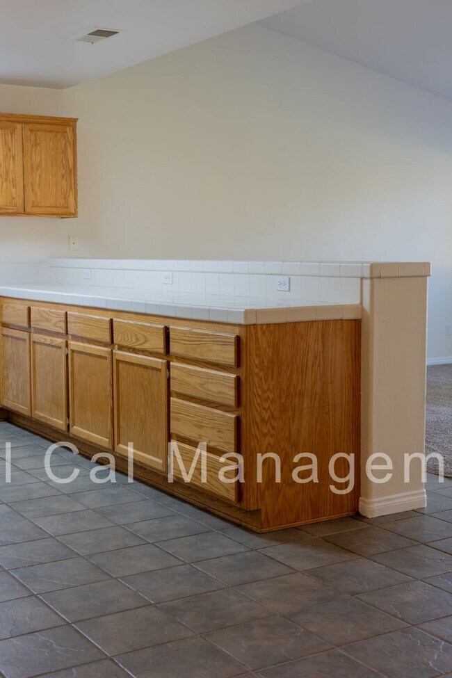 Foto del edificio - 5 Bedroom, 2 Bath Home in Desired Northwest - $2895 Per Month!