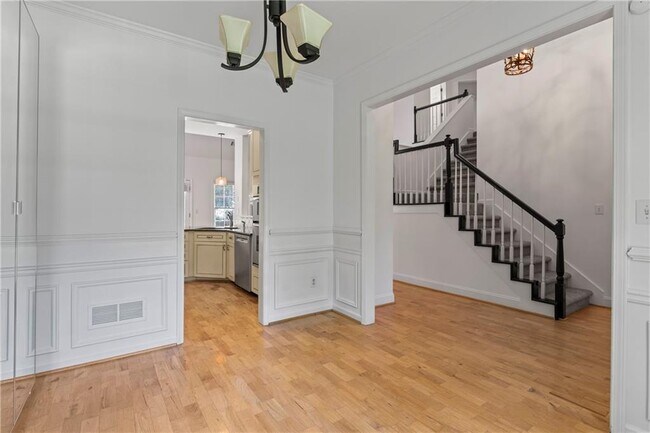 Foto del edificio - 1249 McLendon Dr