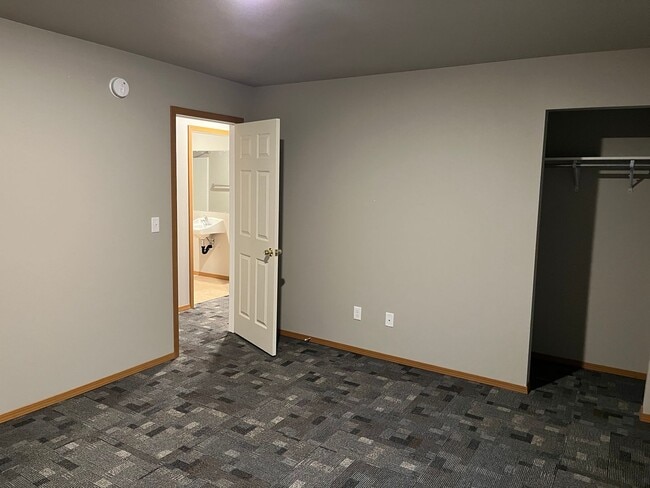 Building Photo - 304 E P St