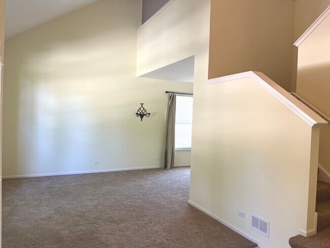 Building Photo - 2061 Inverness Dr