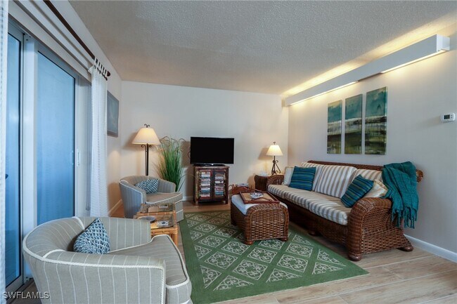 Foto del edificio - 25750 Hickory Blvd