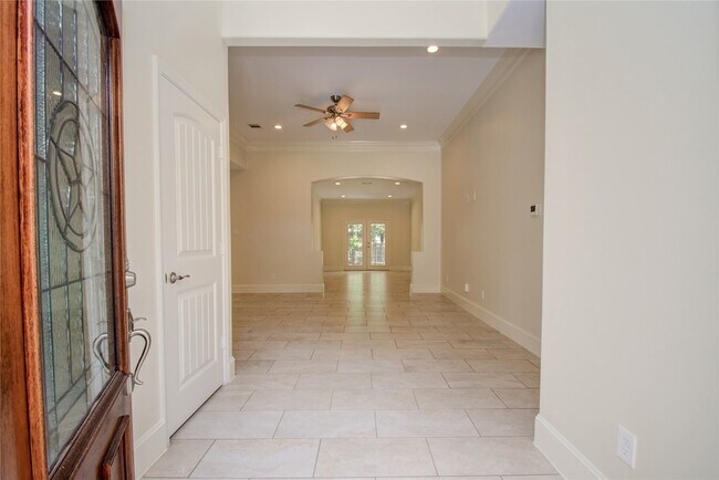 Building Photo - 10572 Twin Oak Dr