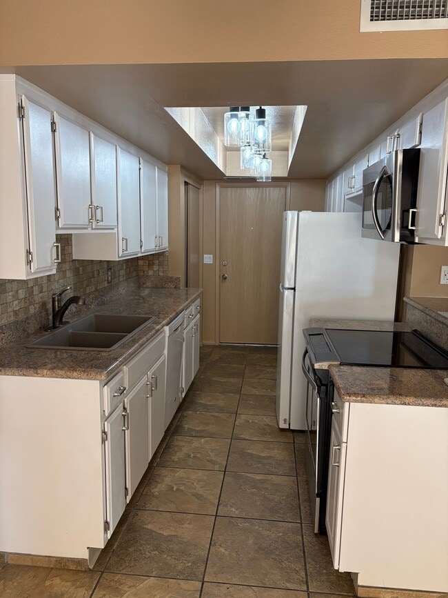 Kitchen updated - 817 E North Ln