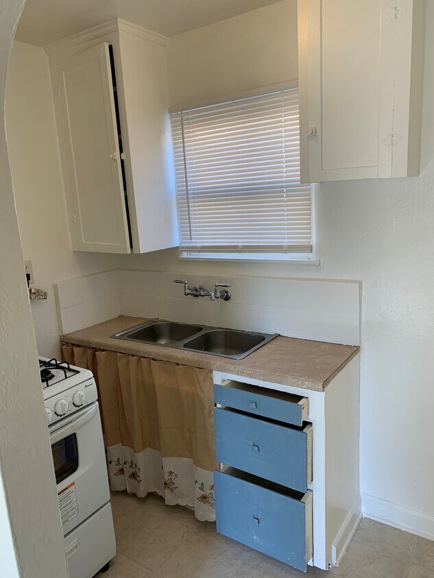 Building Photo - 110 Moneta Ave