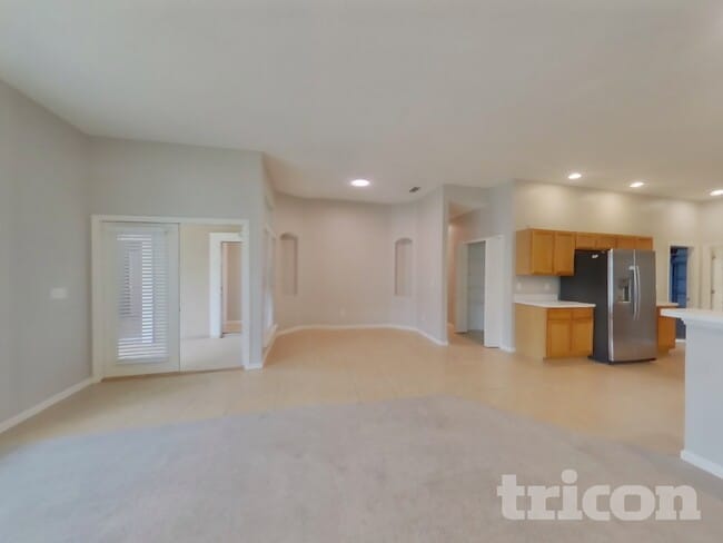 Foto del edificio - 1648 Country Walk Dr