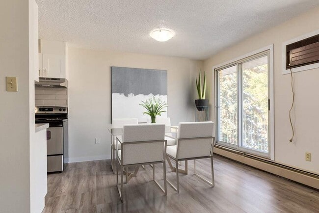 Building Photo - Casa Linda