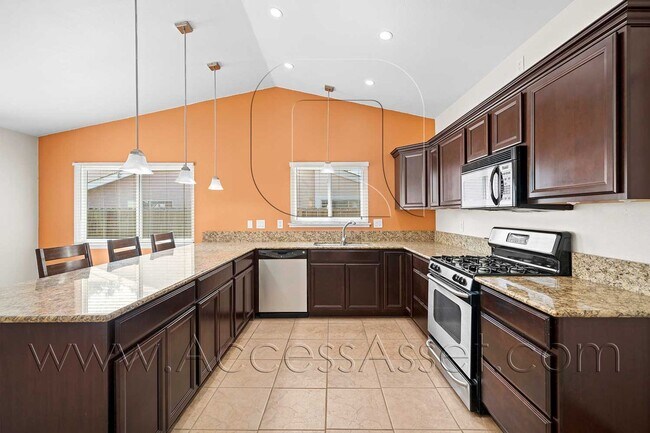 Foto del edificio - Charming 3 Bed/2 Bath Corner Home With NEW...