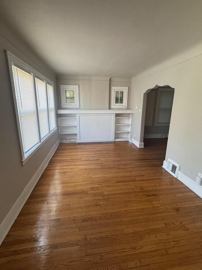 Building Photo - 14075 Cherrylawn St