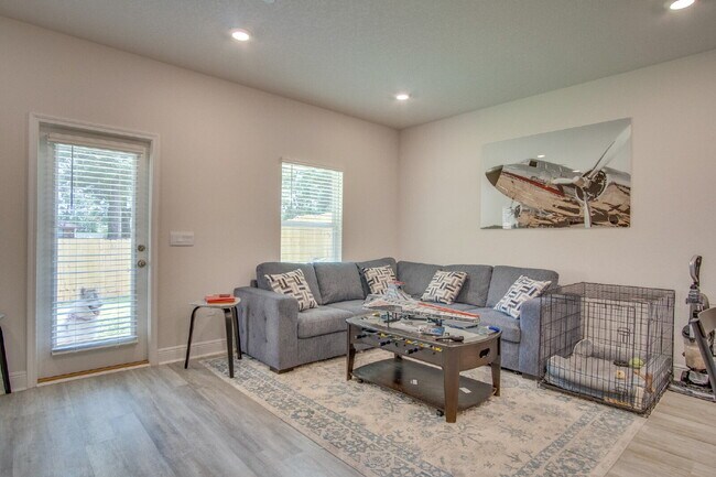 Foto del edificio - 3 Bed, 2.5 Bath Townhome – Prime Central L...