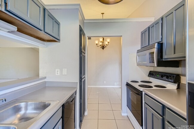 Building Photo - 5050 Ayrshire Dr