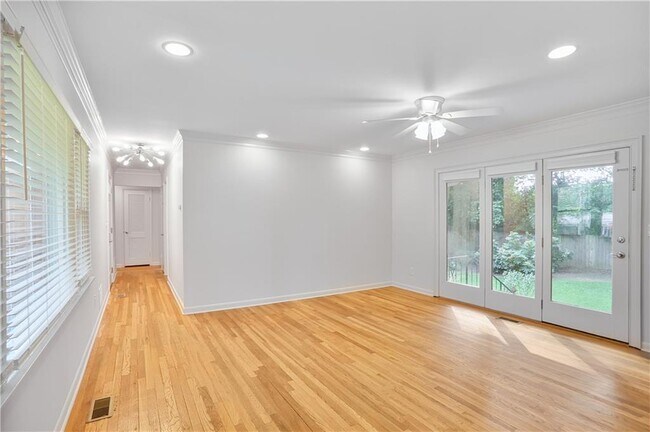 Building Photo - 3659 Admiral Dr