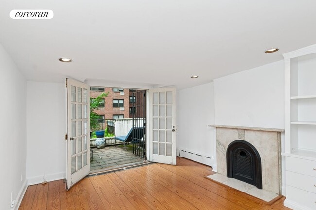 Building Photo - 208 E 78th St