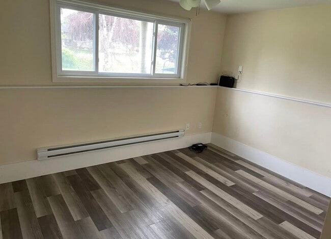 Building Photo - 770 Riverside Dr