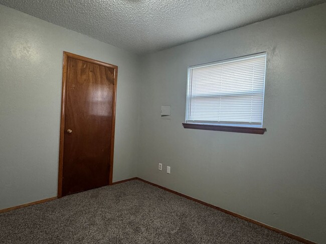 Foto del edificio - 3308 SW Salinas- NOW AVAILABLE!