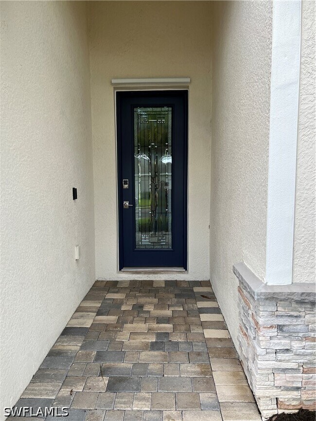 Foto del edificio - 4163 Bluegrass Dr