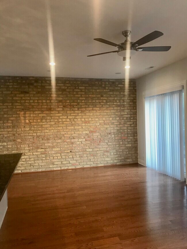 Foto del edificio - 1111 N Ashland Ave