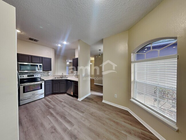 Foto del edificio - 4926 Waterside Pointe Cir