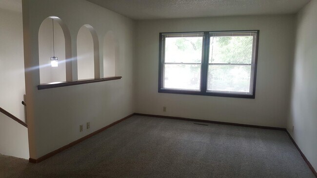 Building Photo - 5607 Elkcrest Dr