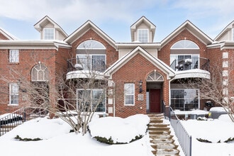 Building Photo - 120 W Oakbrook Dr