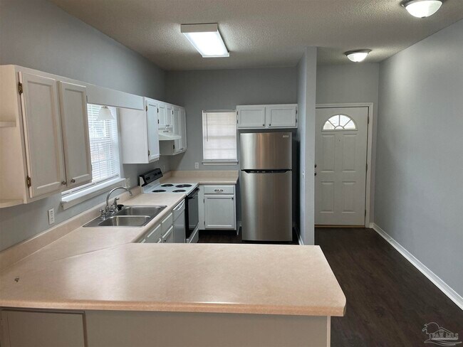 Foto del edificio - 201 Wildflower Ln