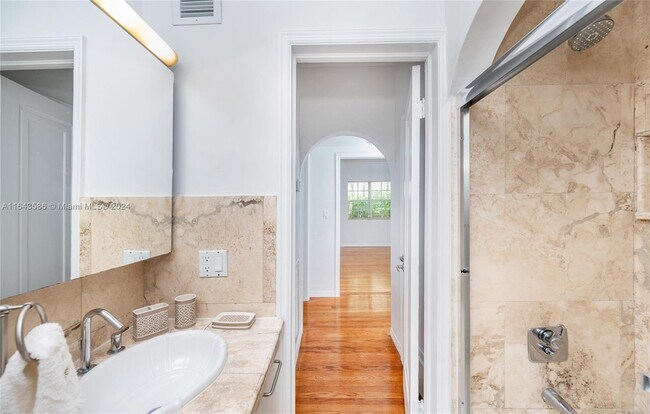 Foto del edificio - 32 Calabria Ave