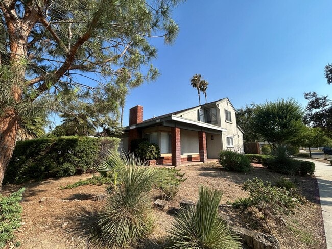 Building Photo - 5055 Pearblossom Dr