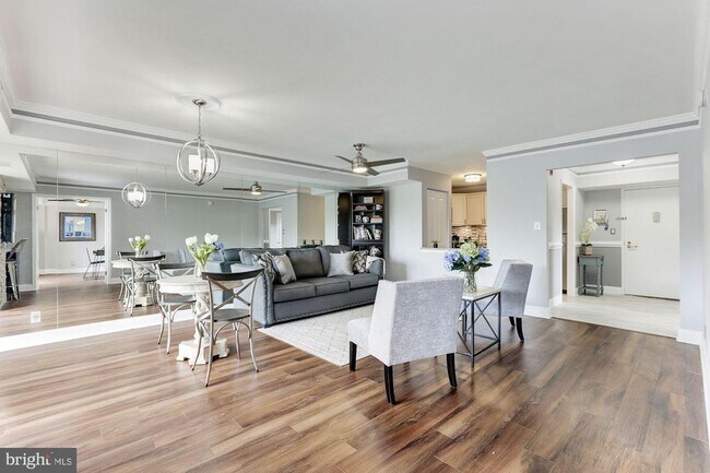 Foto del edificio - 3800 Powell Ln