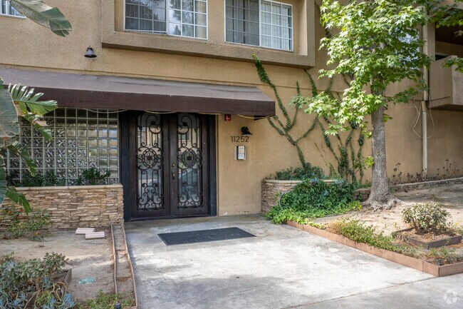 11252 Peachgrove St - Peach Grove Apartments