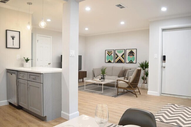 Foto del edificio - 807-809 W 40th Street