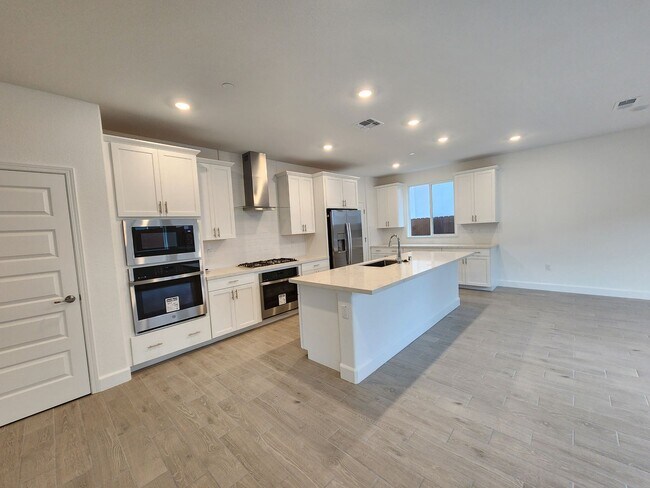 Foto del edificio - NEW Home! - 5017 Hollowtop Way