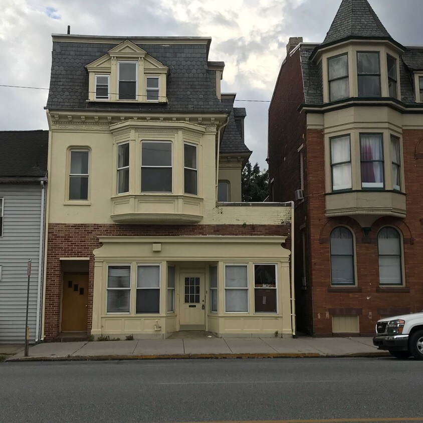658 W Market St Unit 2R, York, PA 17401 Room for Rent in York, PA