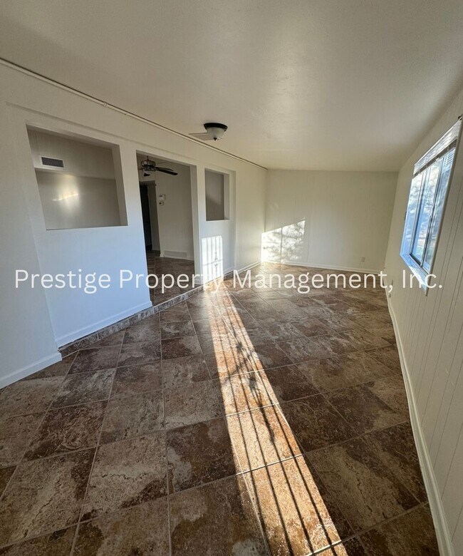 Foto del edificio - Beautifully and Spacious East Side Home!