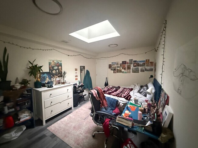 Foto del edificio - Newly Renovated Temple Apartment