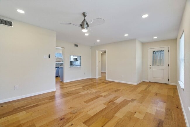 Building Photo - 5741 Pinon Vista Dr