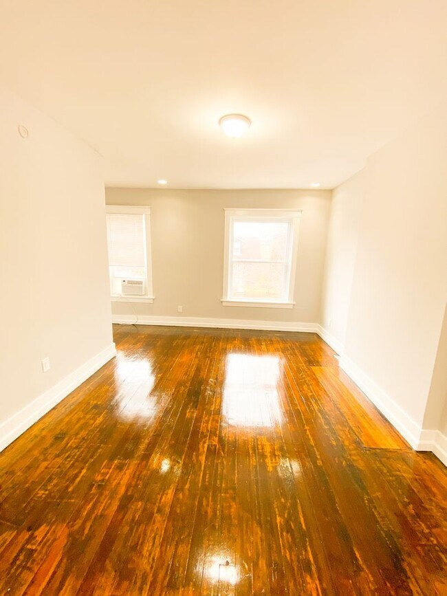 Foto del edificio - Spacious 3 Bed 2 Bath Home!!