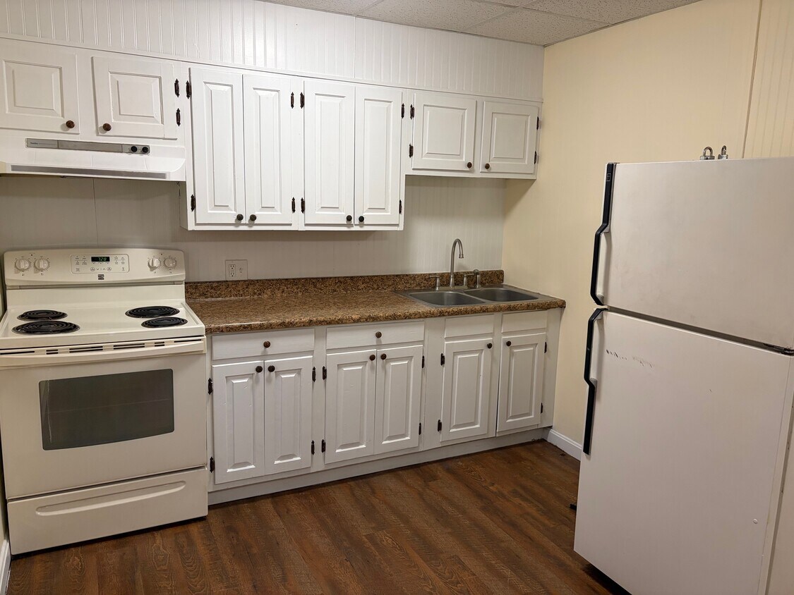 Kitchen - 46 School St