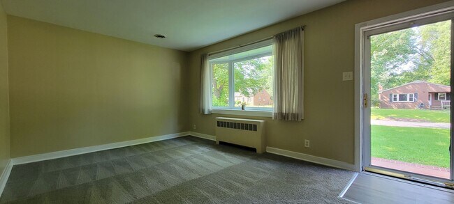 Foto del edificio - Brick ranch in Southside with large privat...