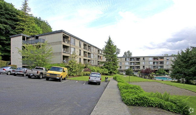 Building Photo - Woodland Estates